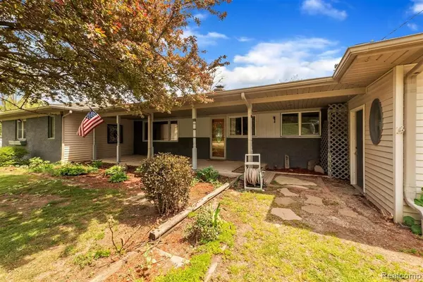 Fenton, MI 48430,6100 Linden Rd