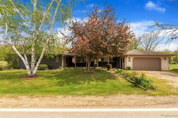 6100 Linden Rd, Fenton, MI 48430