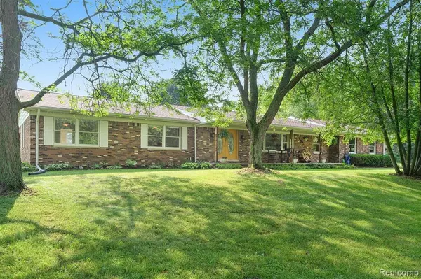 5440 GREEN Road, Fenton, MI 48430