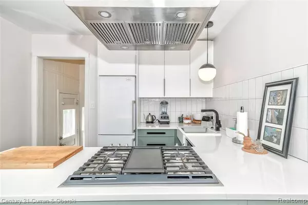 Ferndale, MI 48220,649 FARMDALE Street