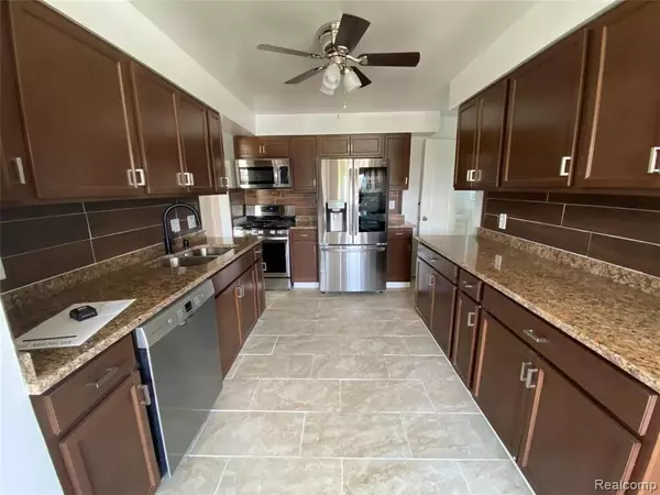 Riverview, MI 48193,14277 DUNDEE Street