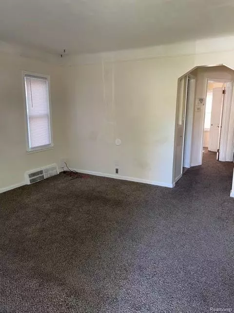 Eastpointe, MI 48021,23060 DAVID Avenue
