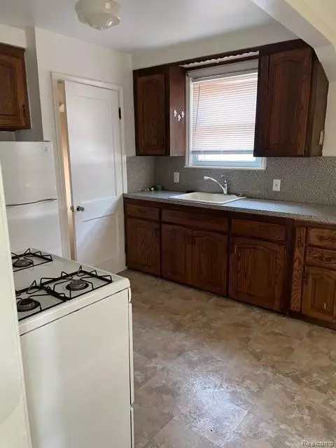 Eastpointe, MI 48021,23060 DAVID Avenue