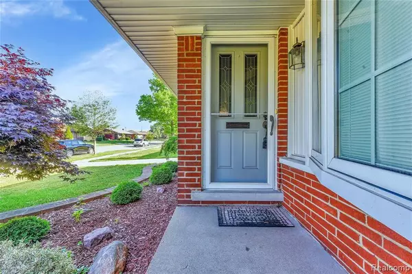 Saint Clair Shores, MI 48080,24704 WOOD Street