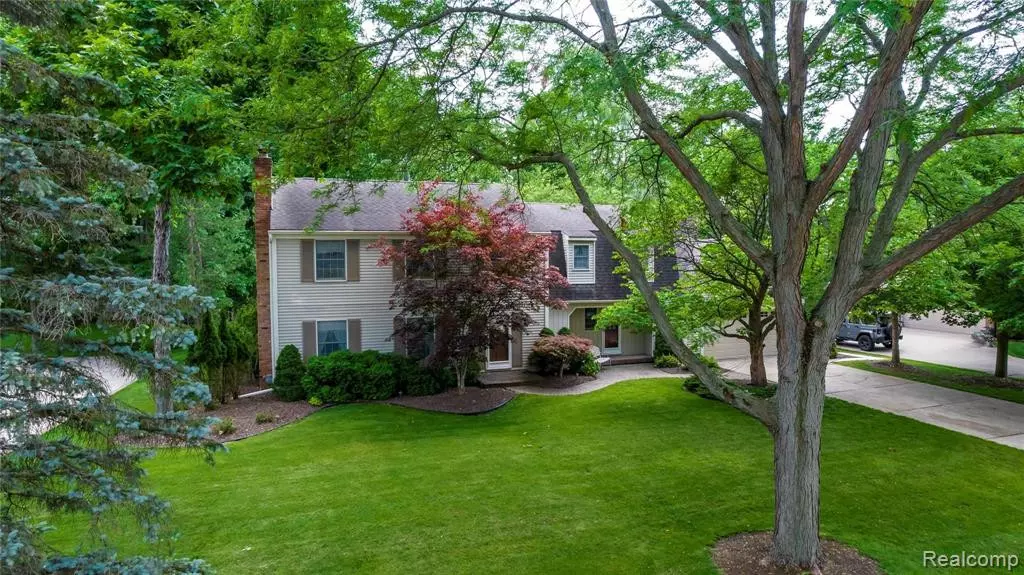 8489 SARAH LANE, Grosse Ile, MI 48138