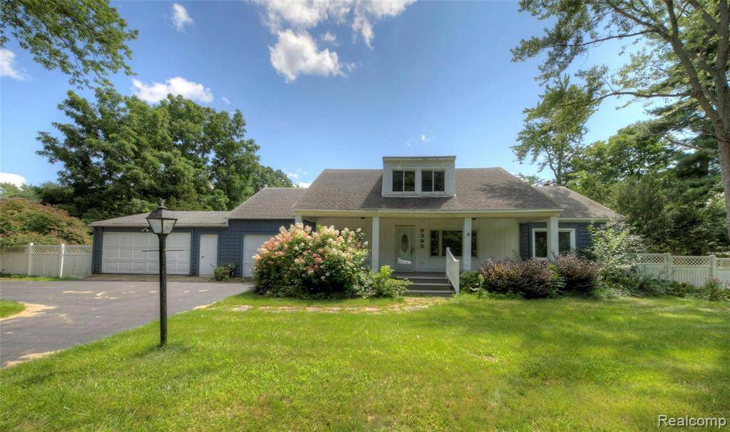 9395 COMMERCE Road, MI 48382