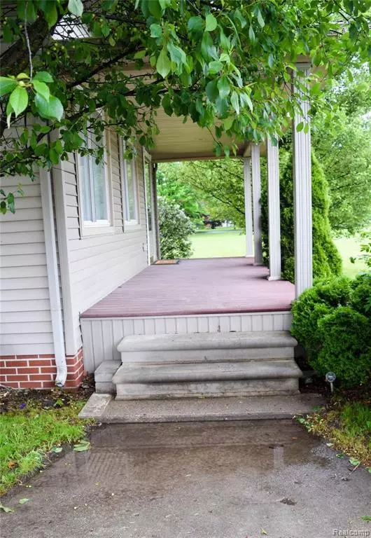 New Boston, MI 48164,28295 WALTZ Road