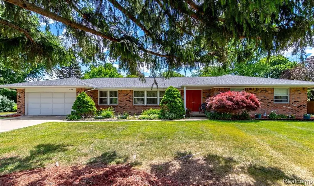 6094 KINGS SHIRE Road, Grand Blanc, MI 48439
