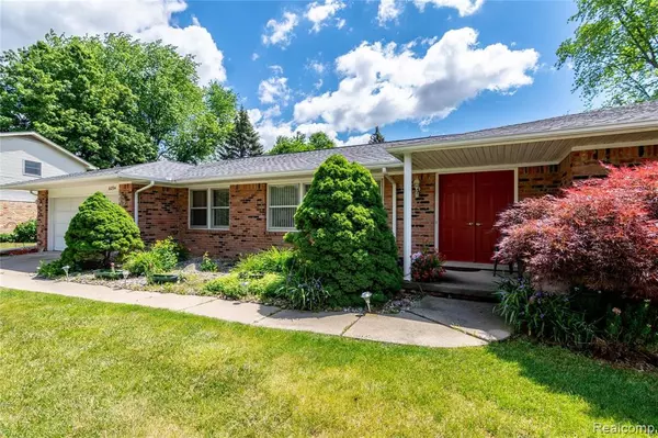 Grand Blanc, MI 48439,6094 KINGS SHIRE Road
