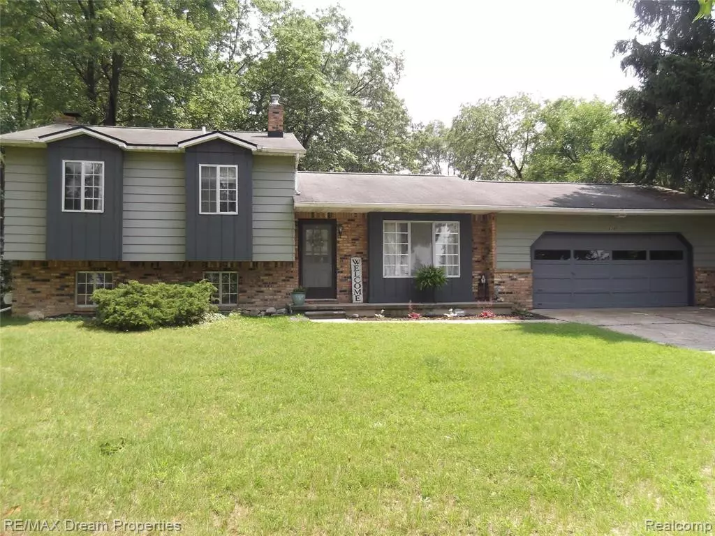 Fenton, MI 48430,2381 W SHIAWASSEE Avenue