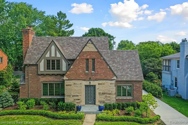 Grosse Pointe Park, MI 48230,748 PEMBERTON Road