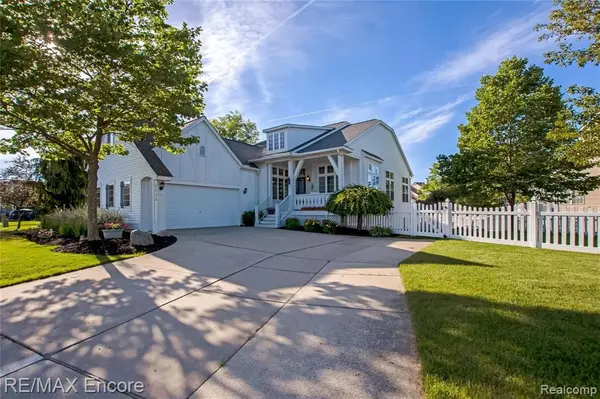 1415 FOUNTAIN VIEW Lane, Oxford, MI 48371