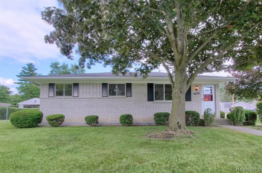 24341 WOODLAND Drive, Flat Rock, MI 48134