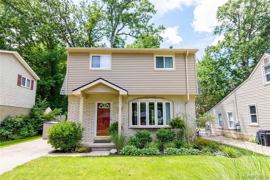 25482 6TH Street, Grosse Ile, MI 48138