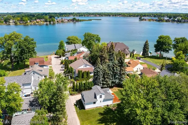 Keego Harbor, MI 48320,1663 BEECHMONT Street