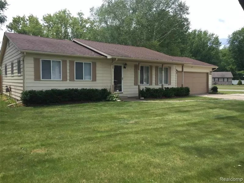3217 S CHARMWOOD Drive, Port Huron, MI 48060