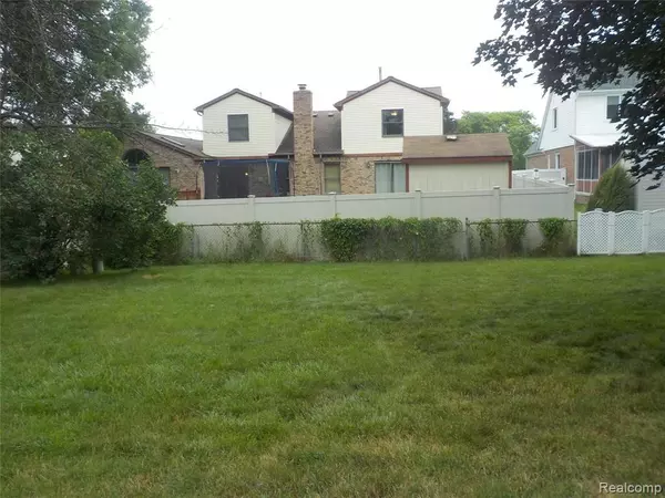 Woodhaven, MI 48183,22050 LARCH Street