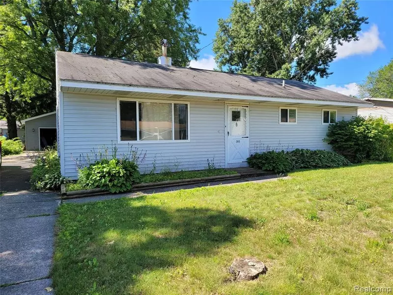 203 ONTARIO Street, Houghton Lake, MI 48629