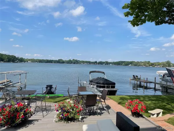 Fenton, MI 48430,13147 LAKE SHORE Drive