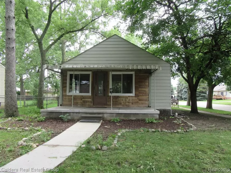 7200 HENRY, Center Line, MI 48015