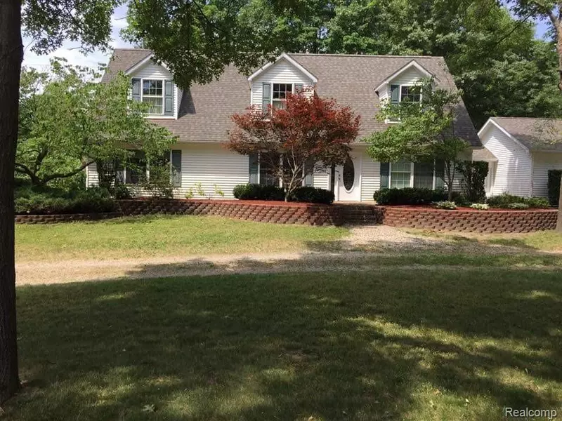 250 YOUNG Road, White Lake, MI 48383