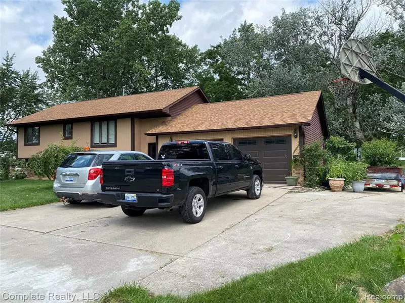 9047 LARAMIE ST, Grand Blanc, MI 48439