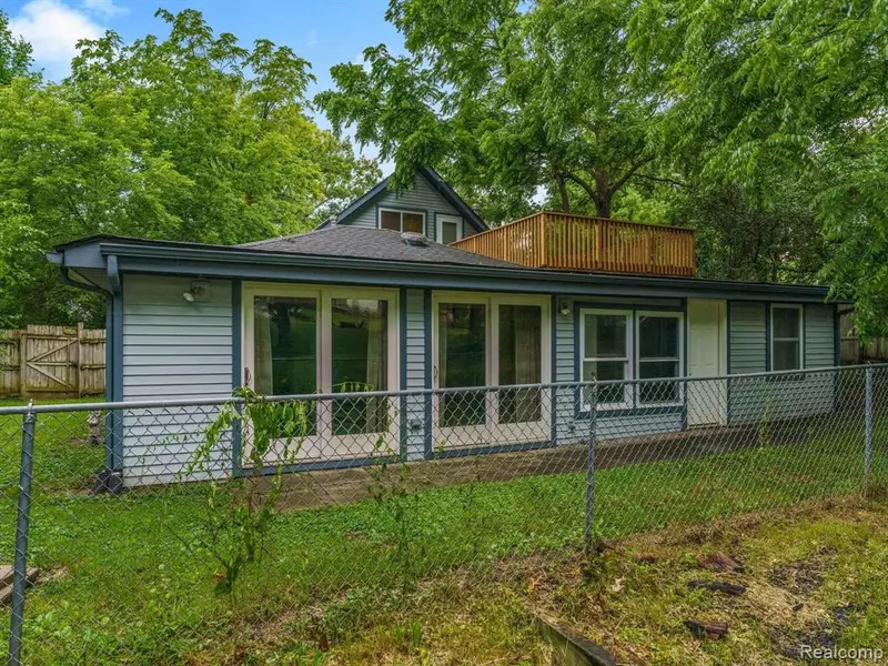 4141 Navarra Court, White Lake, MI 48383