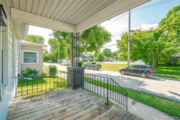 Mount Clemens, MI 48043,52 UNION Street
