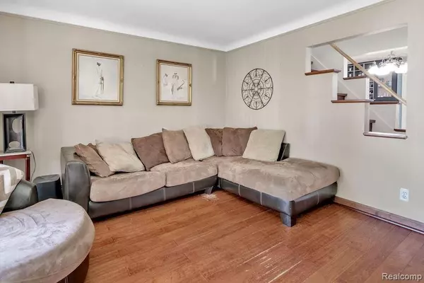 Mount Clemens, MI 48043,682 HUNTINGTON Street