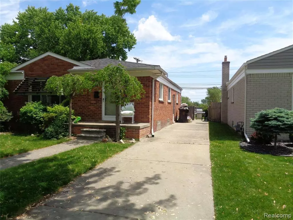 Trenton, MI 48183,3521 EDISON Street