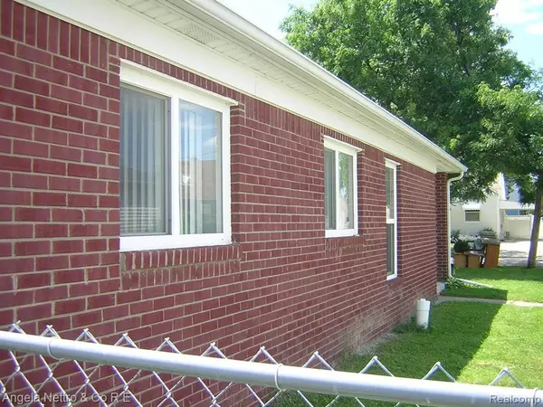 Trenton, MI 48183,33 DETROIT Street