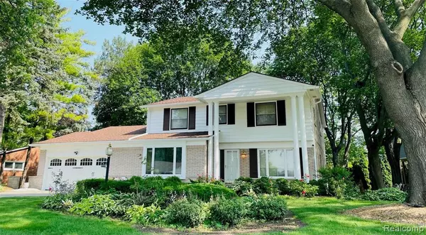 17577 E GOLDWIN Street, Southfield, MI 48075