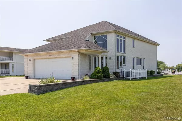 Harrison Township, MI,38047 HURON POINTE Drive
