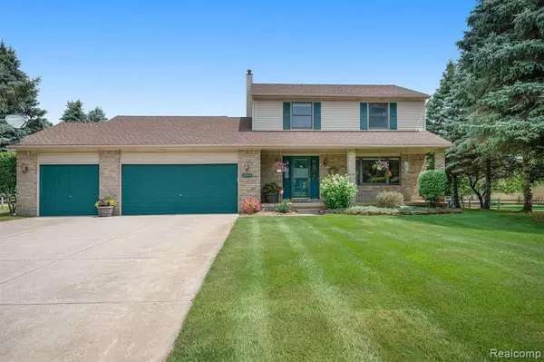 29434 Hampton Court, New Hudson, MI 48165