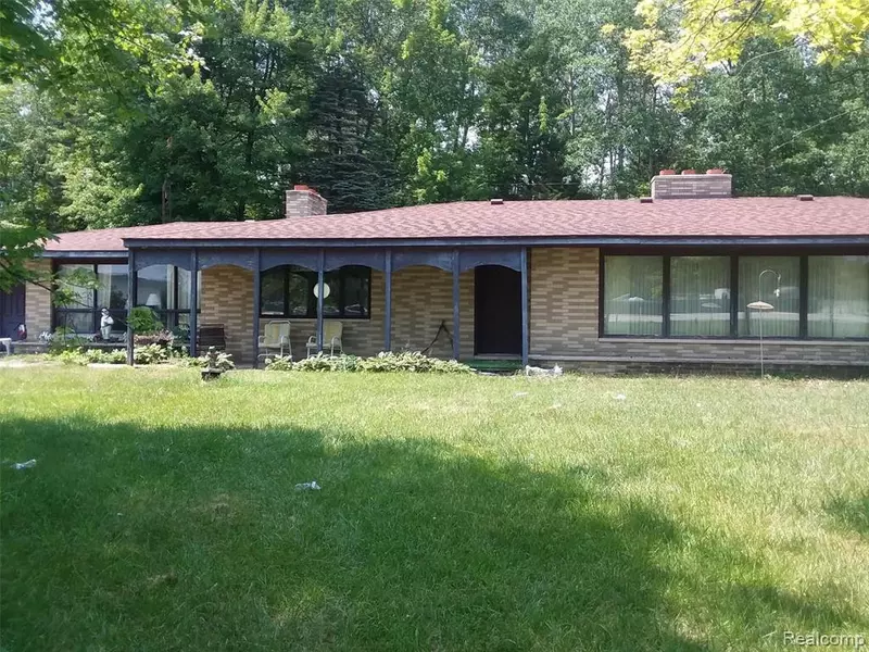 2745 N HURON Road, Pinconning, MI 48650