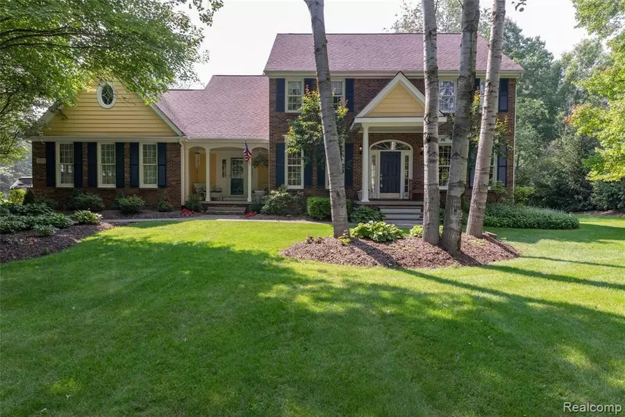 5233 RIDGE TRAIL N, Clarkston, MI 48348