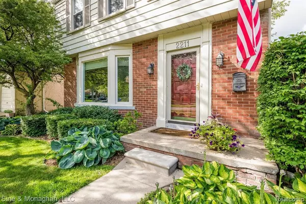 Grosse Pointe Woods, MI 48236,2211 ALLARD Avenue