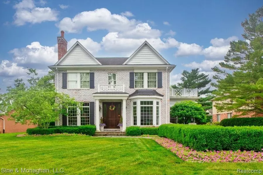 15 HAMPTON Road, Grosse Pointe Shores, MI 48236