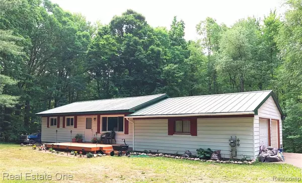 141 COLUMBIAVILLE Road, Columbiaville, MI 48421