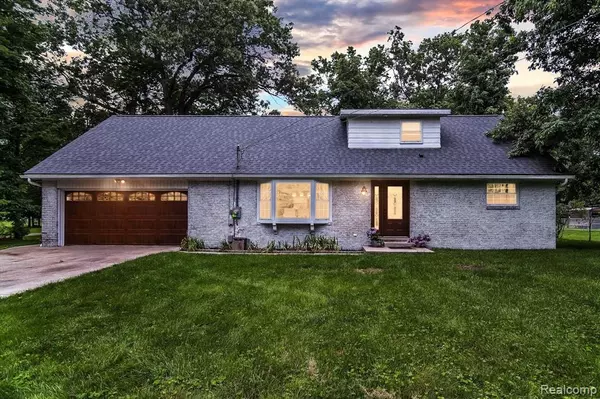 3728 CHAMBERLAIN Drive, Lambertville, MI 48144