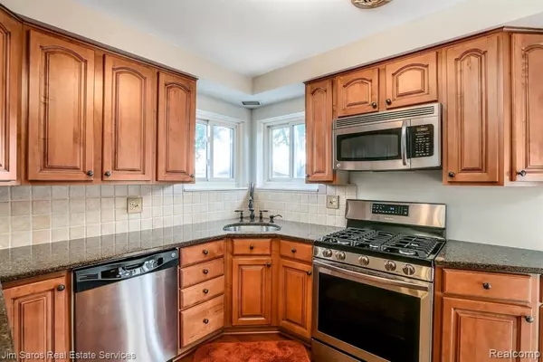 Saint Clair Shores, MI 48080,19807 MAUER Street