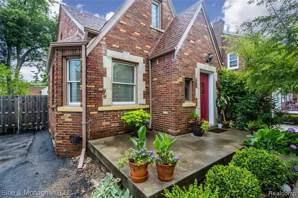 Grosse Pointe Woods, MI 48236,1308 HAMPTON Road