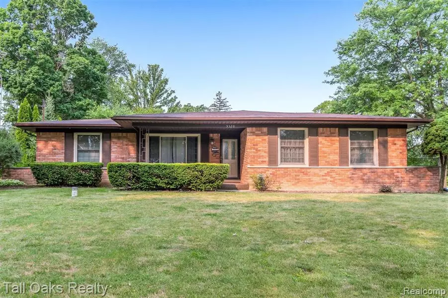 5320 MOCERI Lane, Grand Blanc, MI 48439