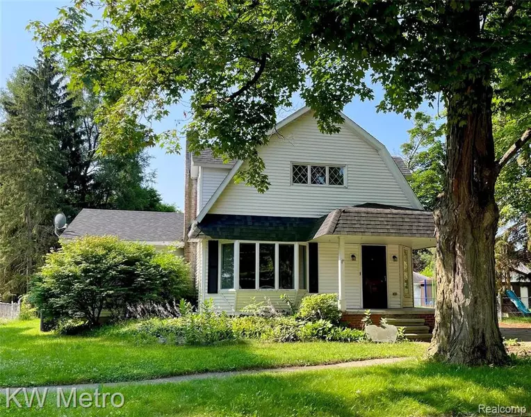 414 E 2ND Street, Perry, MI 48872