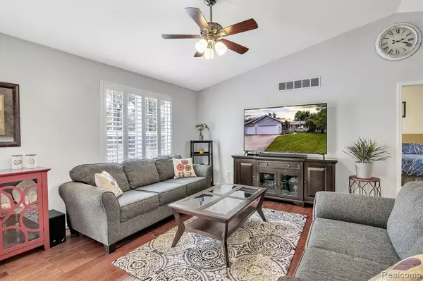 Fenton, MI 48430,2495 W THOMPSON Road