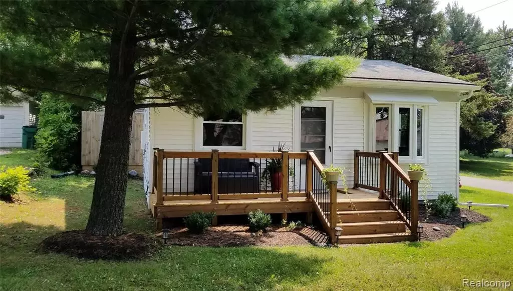 2320 COMMONWEALTH Avenue, Auburn Hills, MI 48326
