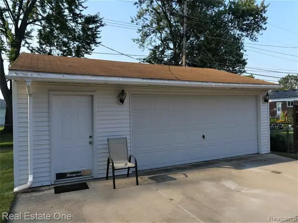 Trenton, MI 48183,3824 LODGE LANE