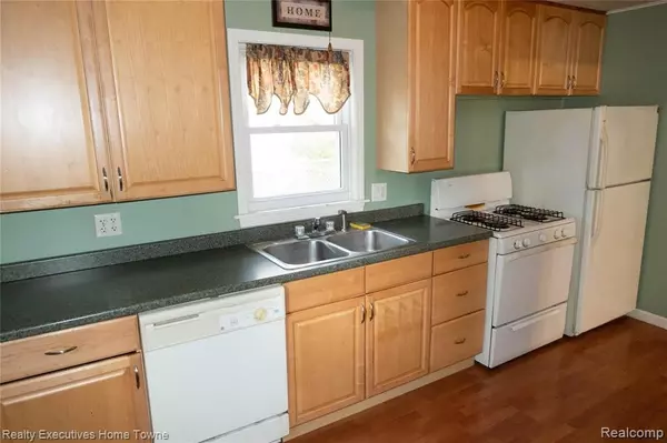 Port Huron, MI 48060,1323 CHESTNUT Street