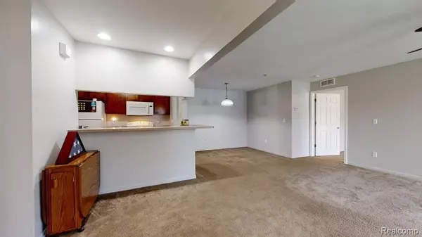 New Hudson, MI 48165,28201 OAKMONTE E Circle