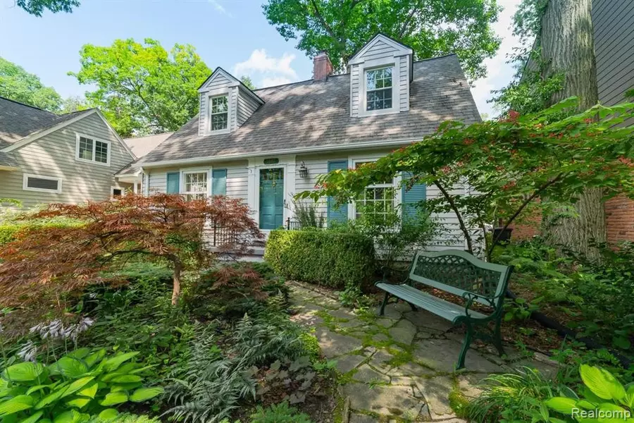 1449 GLENWOOD Drive, Sylvan Lake, MI 48320